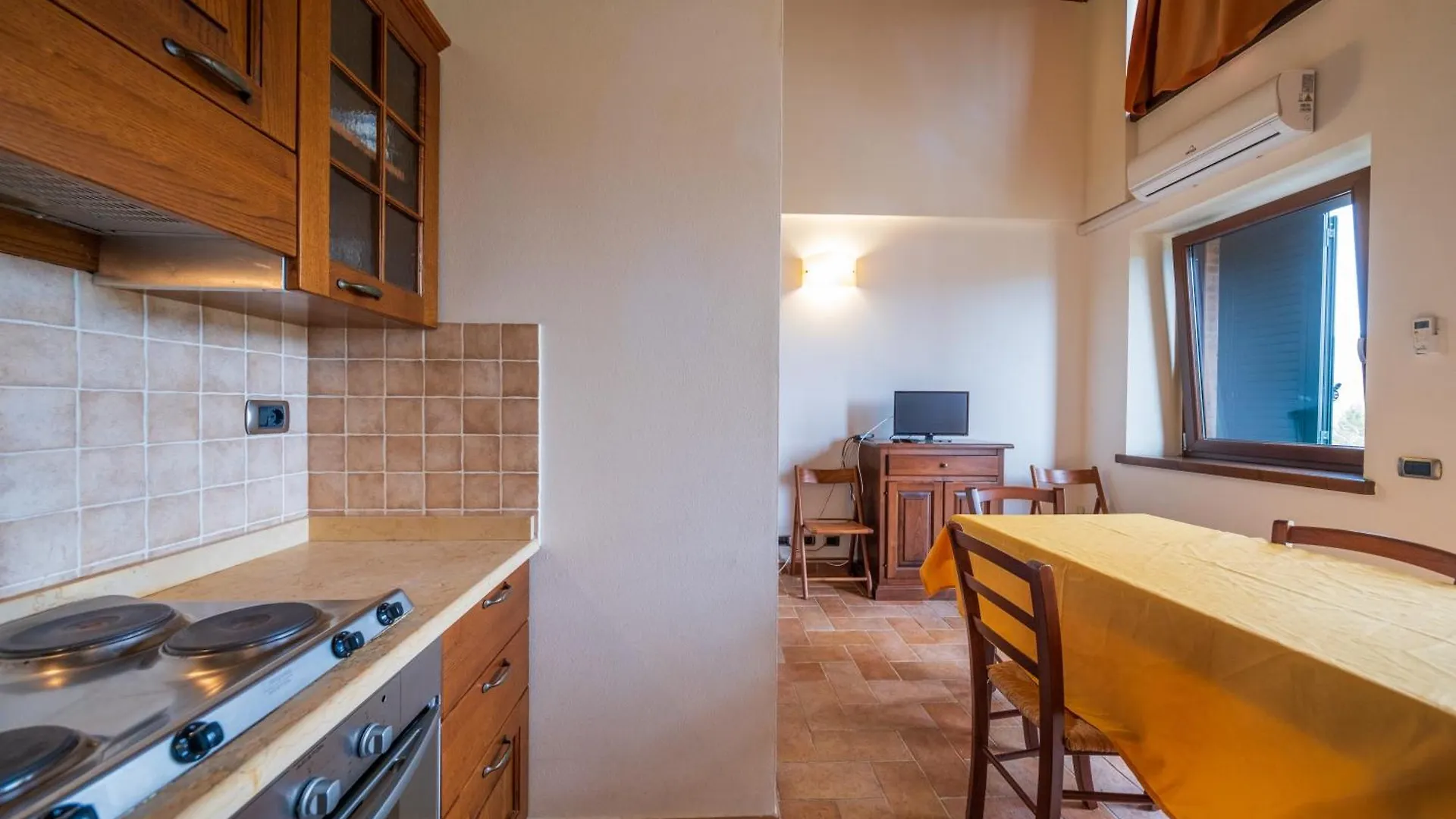 Agriturismo Borgo Biaia Camporgiano 0*,  Italy