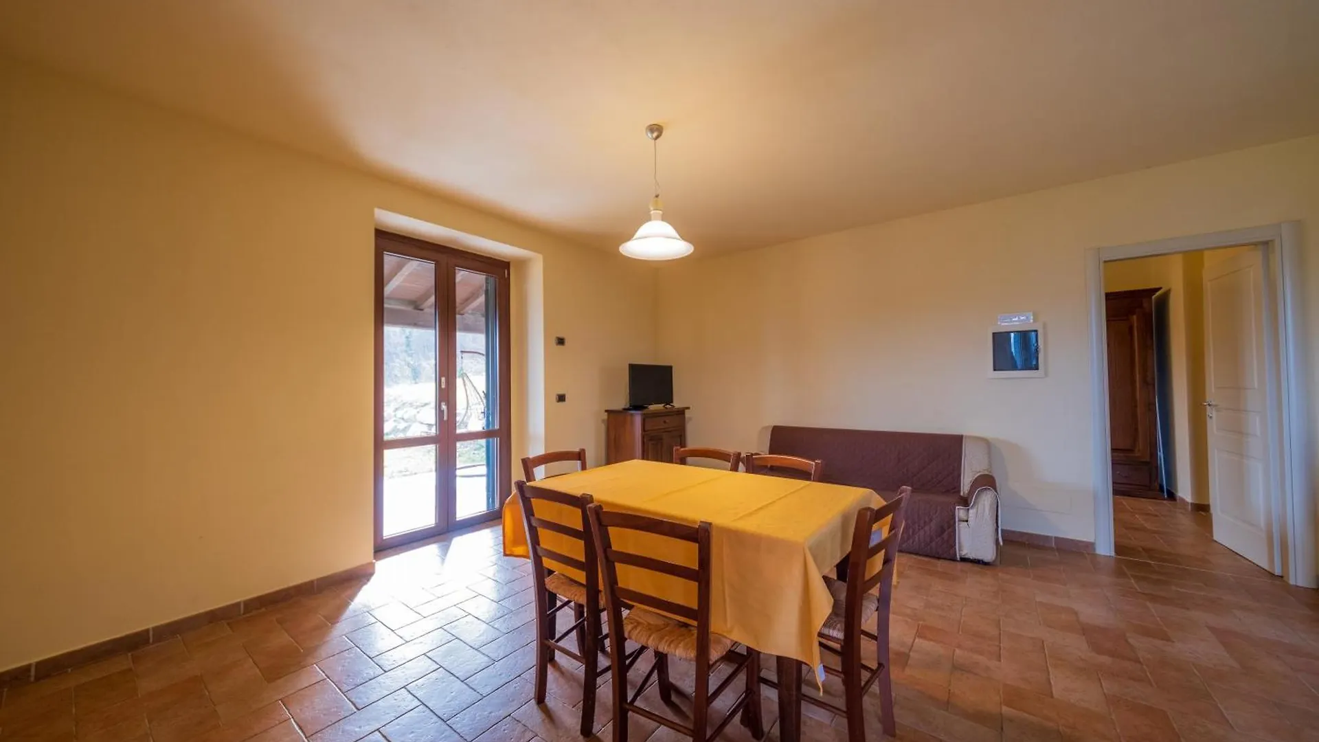 Farm stay Agriturismo Borgo Biaia Camporgiano Italy