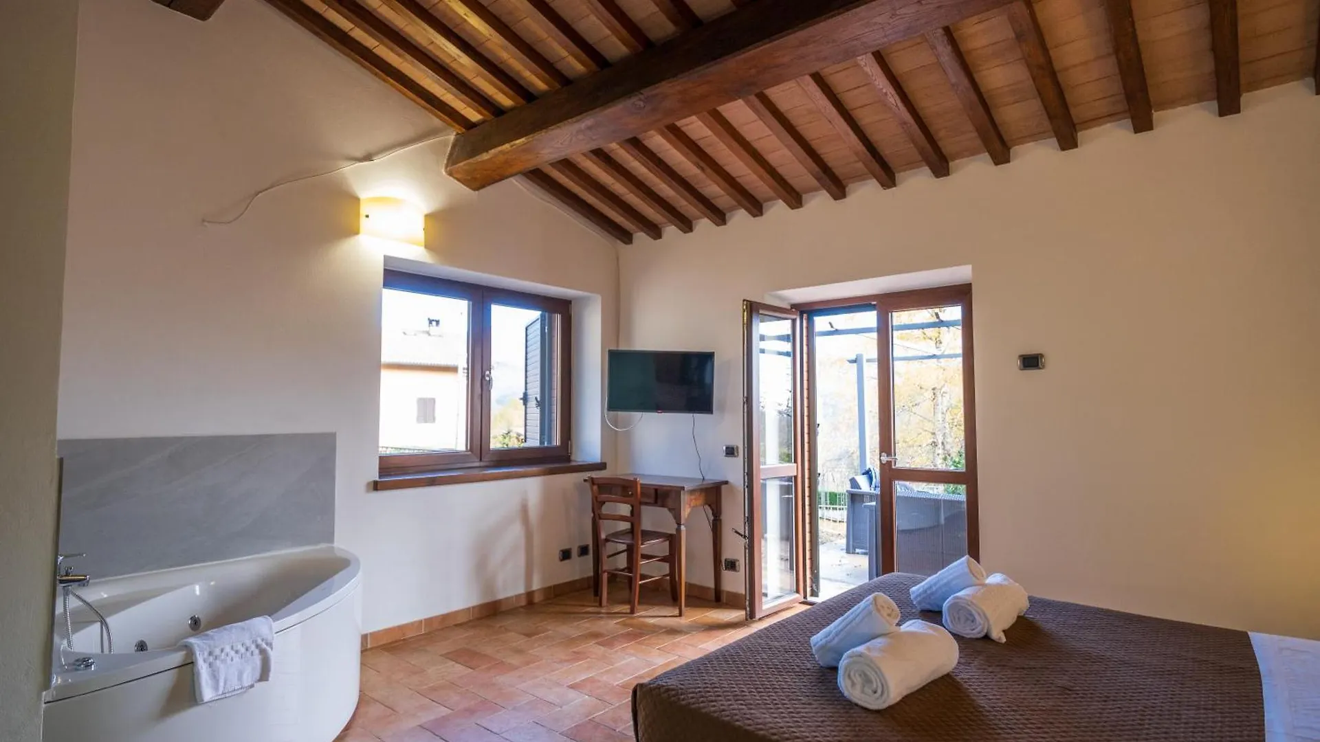 Farm stay Agriturismo Borgo Biaia Camporgiano Italy
