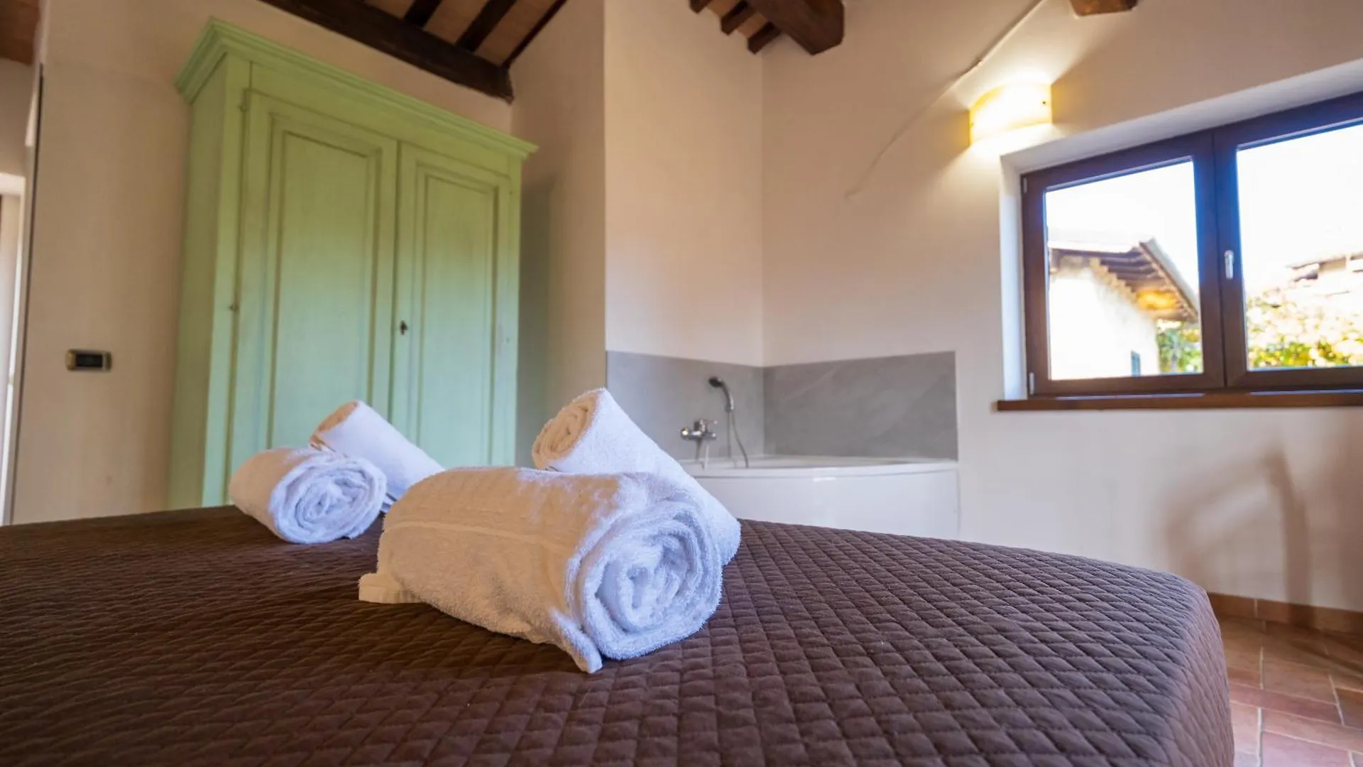 Farm stay Agriturismo Borgo Biaia Camporgiano