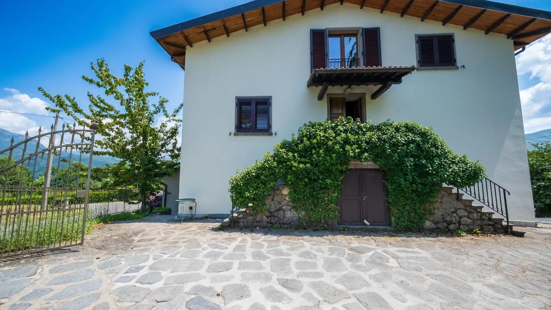 Agriturismo Borgo Biaia Camporgiano 0*,  Italy